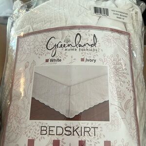 NWT GREENLAND HOME BEDSKIRT QUEEN